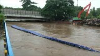 4 dead, thousands caught in flooding in Jakarta