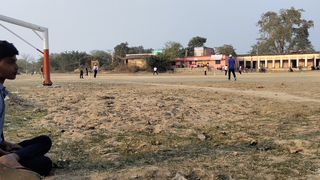 27/100 रन बनाया हमारे निक्कू भैया रामचंद्रपुर टीम 268 रन का लक्ष्य दिया बसौनी टीम के लिए 