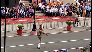 Attari-Wagah Border Parade in Amritsar - परेड ऐसी जो जोश भर दे