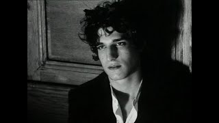 Dreamers Ball - Queen - Louis Garrel Films - Les Amants Réguliers 2005 Valentino