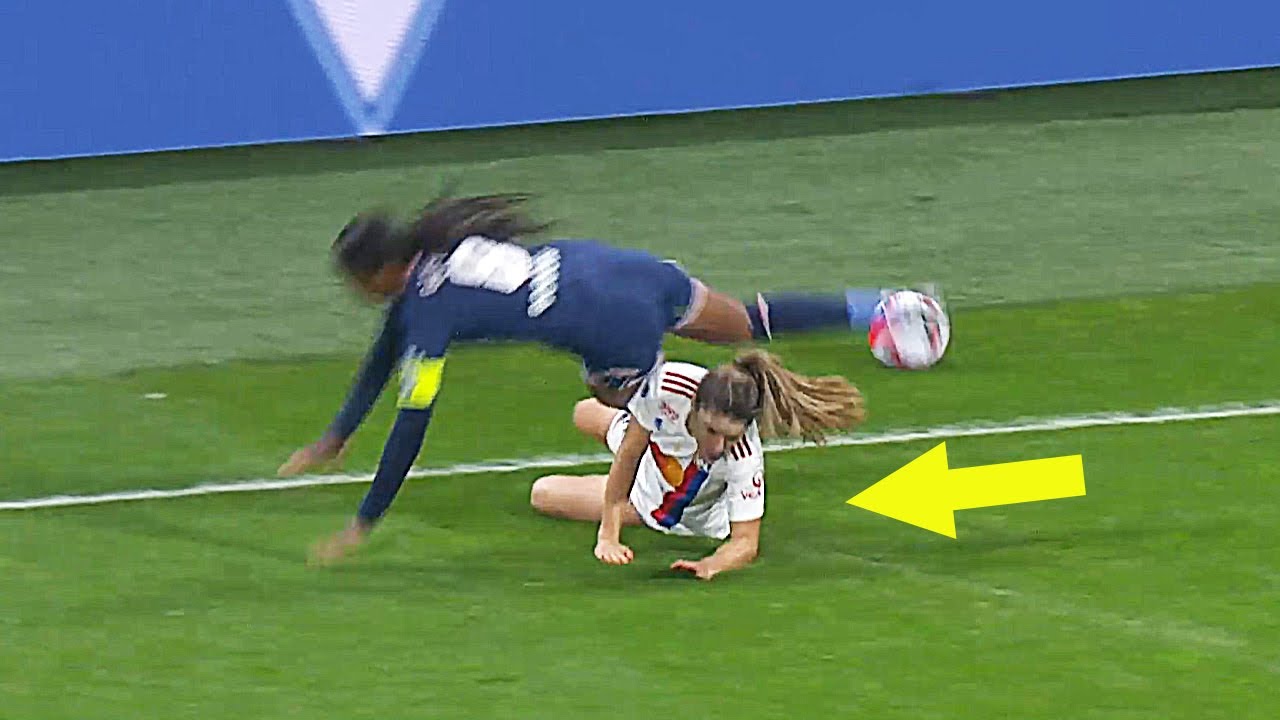 Плохие девчонки в футболе