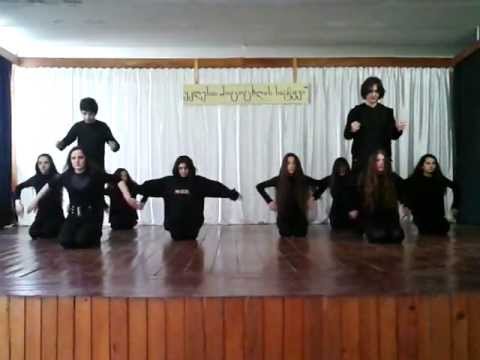 თეატრალური დასი ნიღაბი marionetebi...