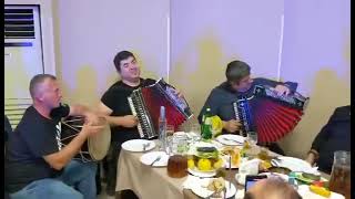 ყაზბეგური მელოდიებიი, ძმები ირაკლი და ლევან უჩანეიშვილები