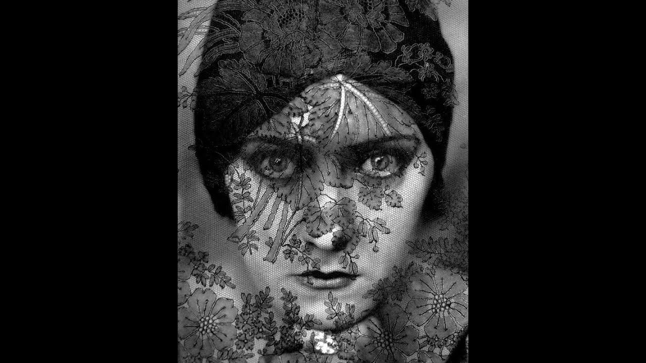 45 Glamorous Photos of Gloria Swanson in the 1920s and 1930s