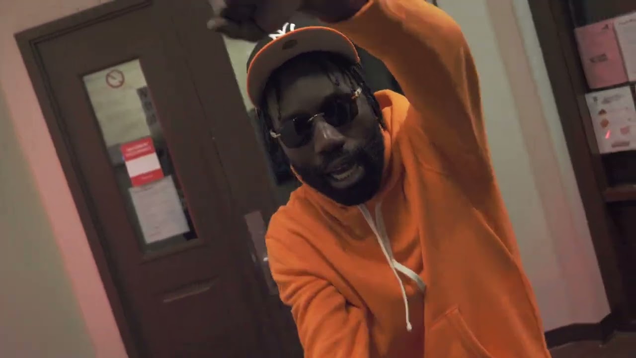 MB Mopy ft. Mally Santan - KICKDOOR [Official Music Video] 🎥@ScowoahNetwork (Prod. by@RAGESANTANA)