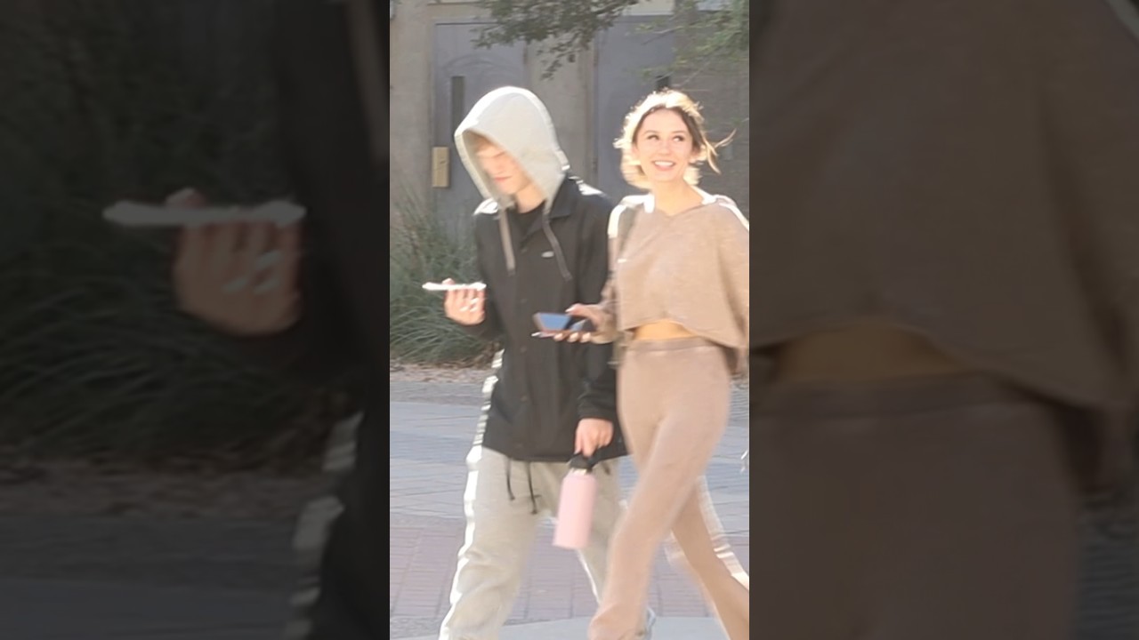 Неловкие вопросы Siri публично 😂💀 