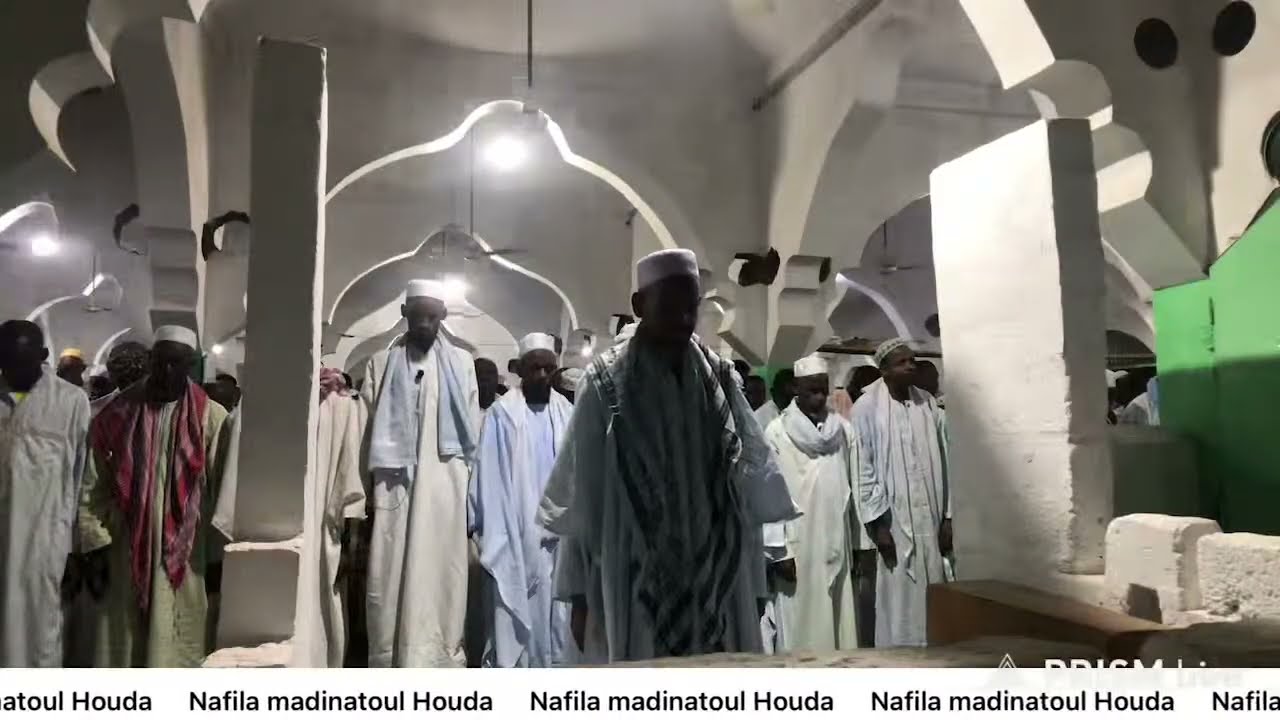 Nafila ramadan à madinaToul houda dirigés par le khalife général