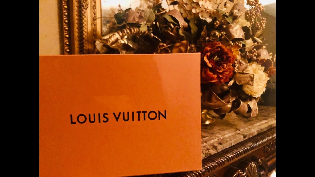 them bows🎀 #louisvuitton #luxuryboxes #unboxing #ribbons