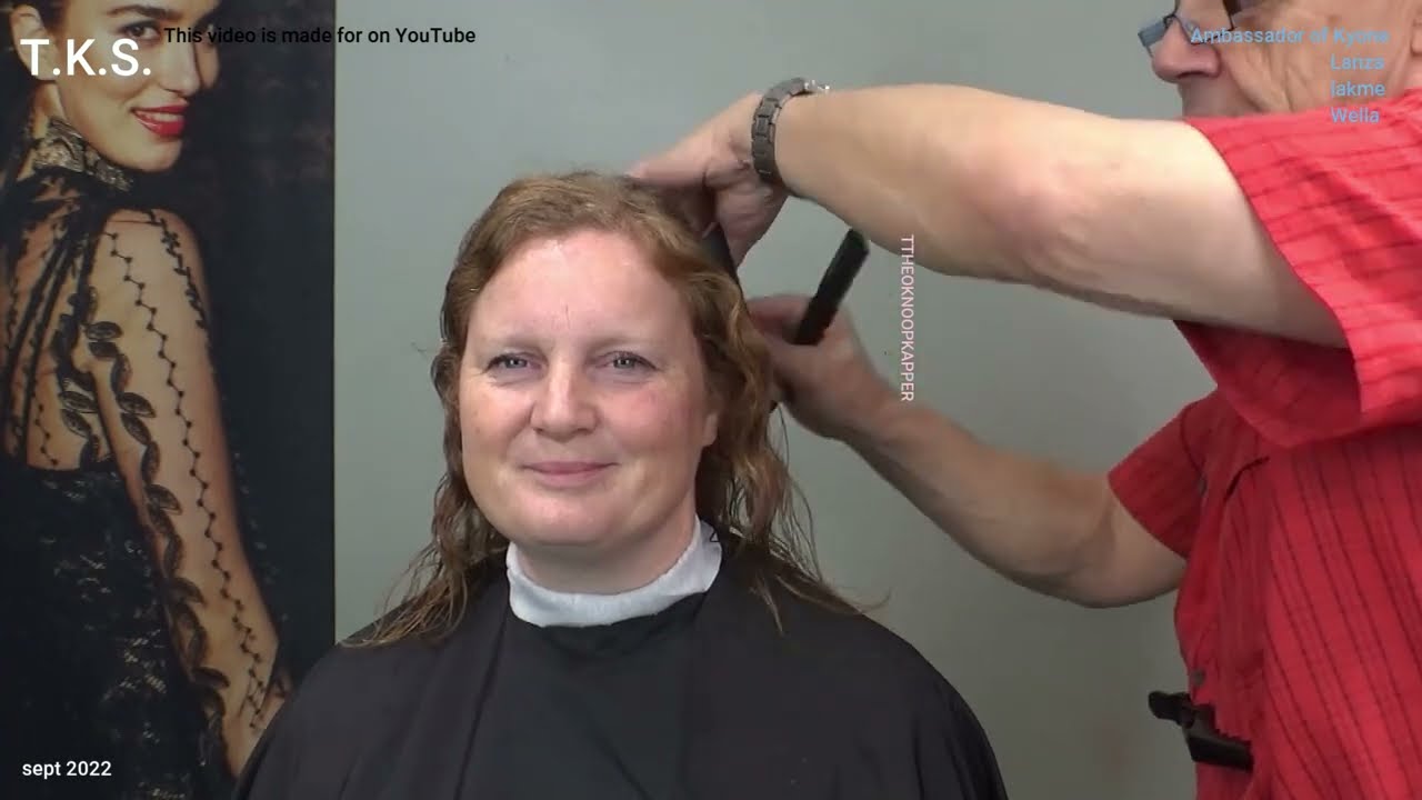 Barbara has natural curly hair medium long and loves to get a cut and color make over! TKS tutorial