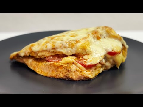 Сочная куриная грудка и филе бедра с сыром и помидорами в духовке