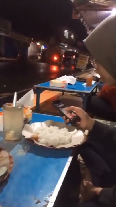 story halu nongkrong di pinggir jalan bareng pacar halu 🥰 #shorts #shortsvideo