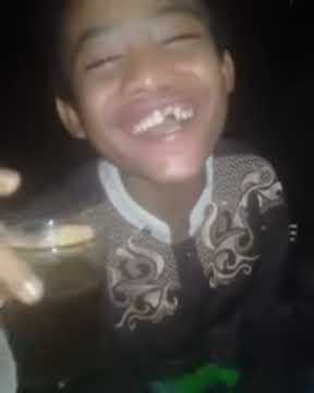Akibat minum kopi hitam anak ini suaranya jadi aneh wkwk