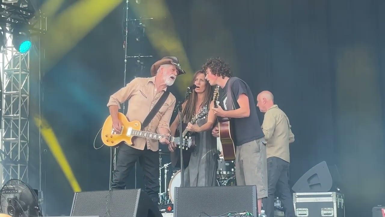 KASEY CHAMBERS performs THE CAPTAIN in ALBURY  at REDHOT SUMMER SERIES 28 February 2026