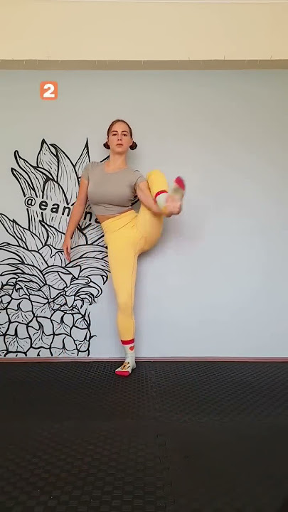 it's not that easy 😱 #tutorial #homeworkout #stretching #tips #yoga #split #flexibility #shorts
