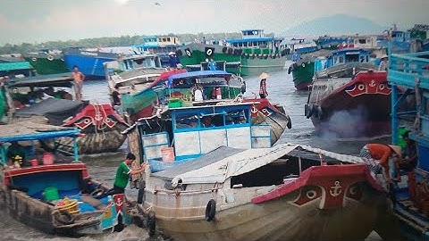 Boat collision when passing through Culvert canal