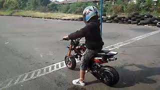 Joki Cilik Pembalap Drag Race