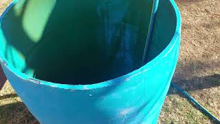 Cortando tanque azul de plástico duro  de residuos químicos...Con corte perfecto 👌