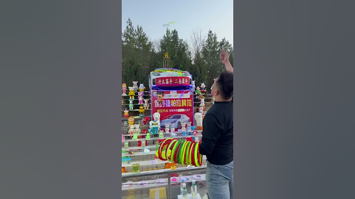 小伙瞧不起虎哥直接随便套，下一秒虎哥中3个圈中帕拉梅拉，他能顺利带走吗?#套圈#游戏#挑战#圈王 #搞笑 #funny
