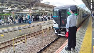 Ｅ２５７系５００番台ＮＣ３１−ＮＡ−７特急踊り子東京行き熱海駅での連結の様子