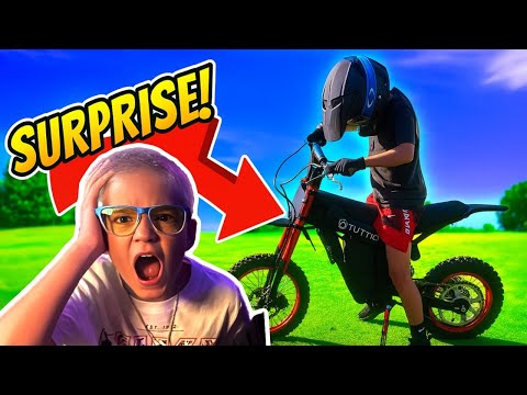 🎁 GIANT Mystery Gift On Our Doorstep!!! 😳
