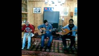 Yürüyorum Di̇kenleri̇n Üstünde (Süleyman Müftüoğlu - Yunus Emre Çay - Şükrü Tanriverdi̇)