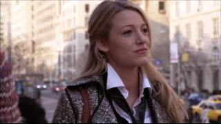 Gossip Girl 1x01 First Blair & Serena face-off on the Met Steps Resimi