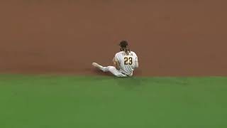 Unbelievable double jump by baseball player caught on camera