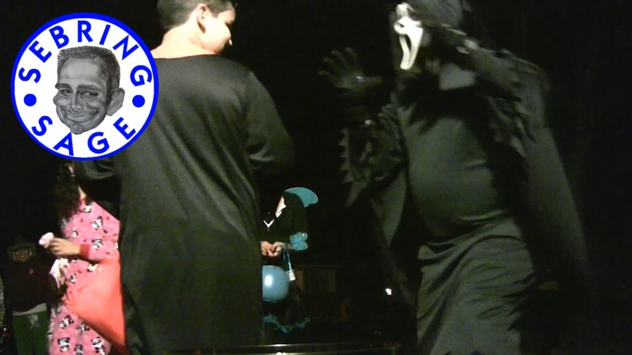 Halloween Scare Prank - YouTube