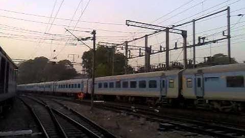 Parallel Run Between Bhopal & Lko Shatabdi