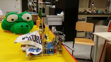 Solved servo problem with massive capacitor.