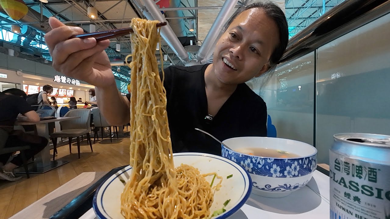 LONG LAYOVER in Taiwan? You NEED eat these noodles... (Guide to leaving the airport)