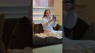 Download Lagu Victoria Beckham Relives Her Spice Girls Days as She Sings 'Viva Forever' with Son Cruz on Guitar MP3