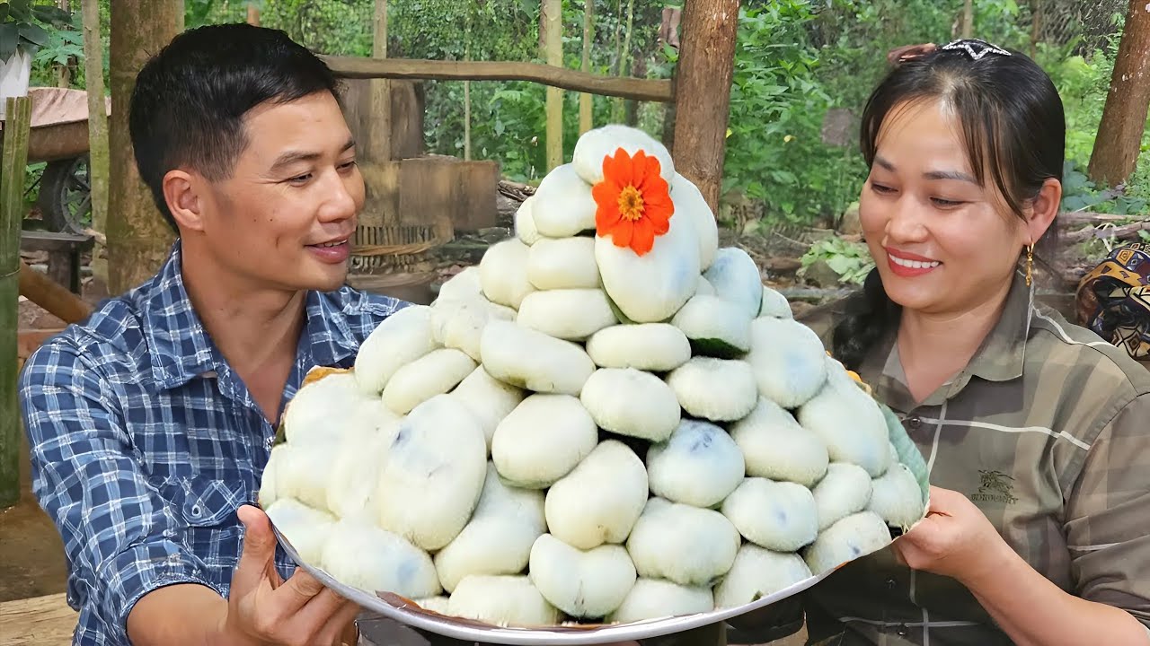 Making Mochi Cakes From Cassava Roots to Sell at the Market - Cook - Live With Nature | Lý Phúc An