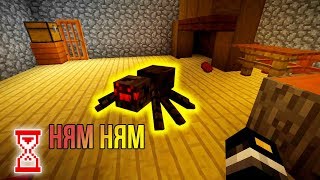 В доме бабки обитает настоящий паук | Minecraft Granny house