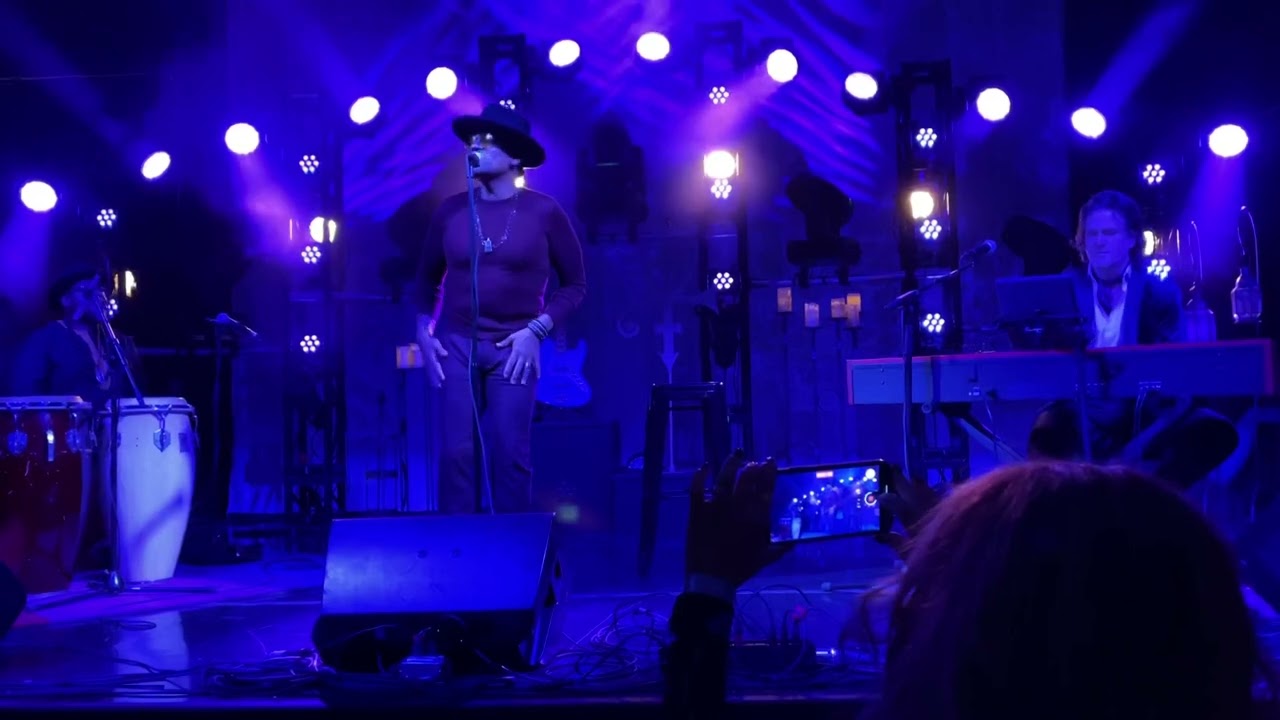 Starfish and Coffee - Collins and Barbarella