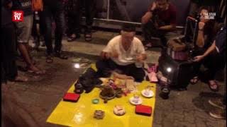 “Bomoh” draws crowd at JB night market