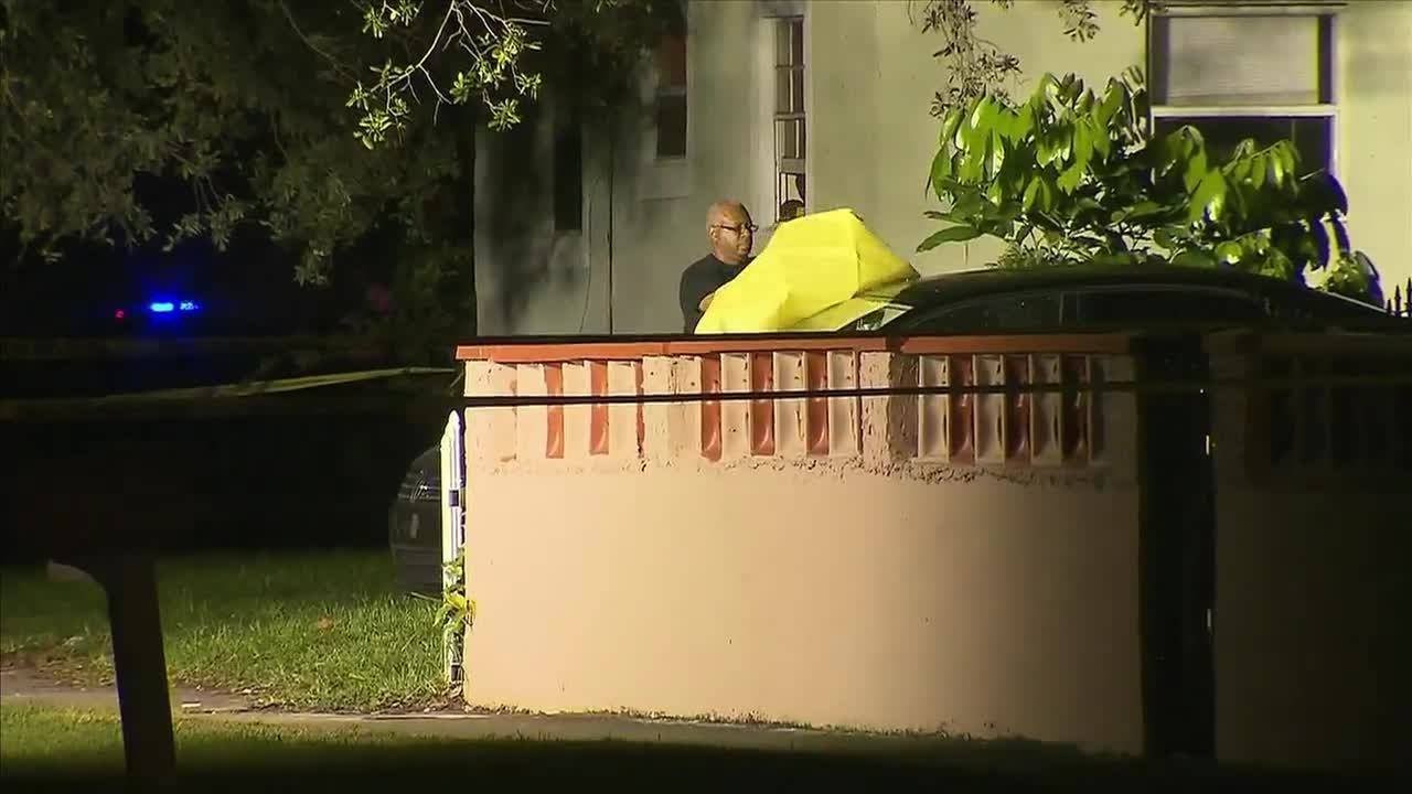 2 killed outside Miami Gardens home while sitting in car - YouTube
