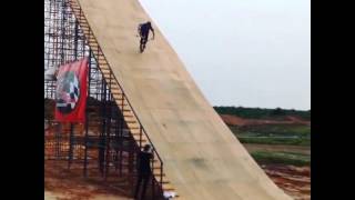 BMX - Hang 5 Mega Ramp Roll In.