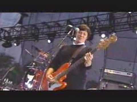 Pixies Performing "Gigantic" at Lollapalooza '05