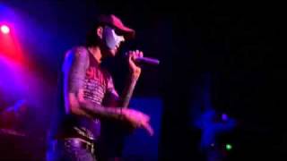 Hollywood Undead - Bottle And A Gun (Live)