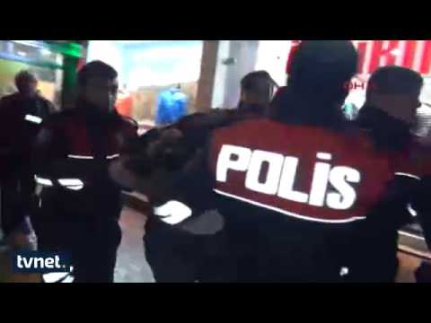 Alkollü Adam GbT Kontrolünde Polise Kafa Atıyor!!!