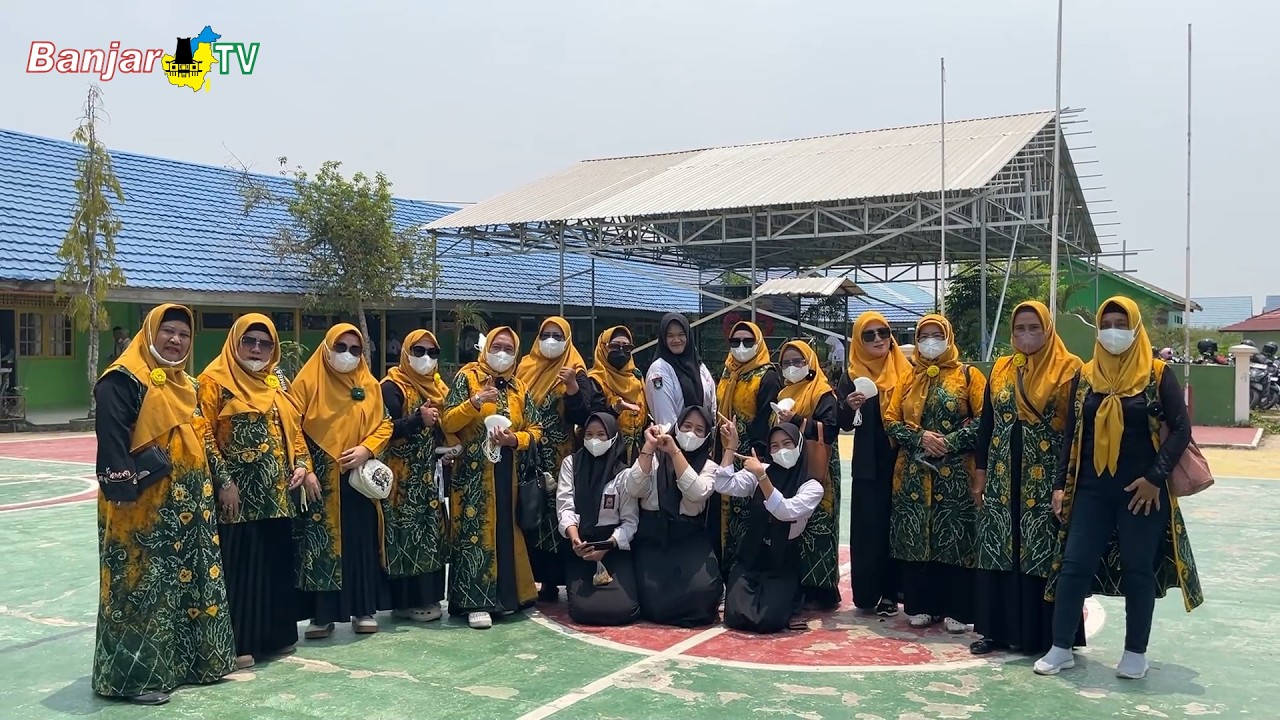 KPMDI BANJARMASIN BAGIKAN RATUSAN MASKER KE SISWA SMAN 13