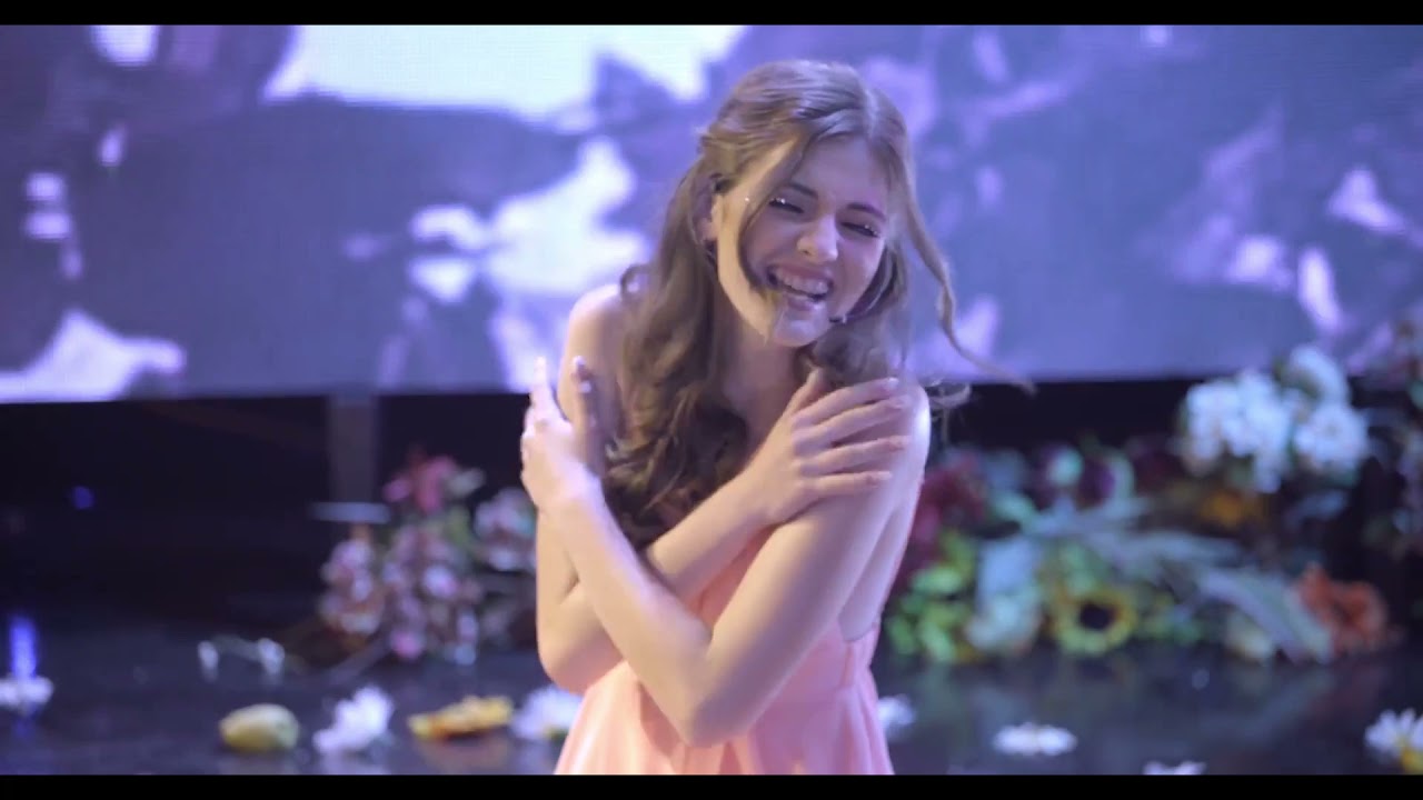 Summer Feelin Orginal Song by Julia Middleton