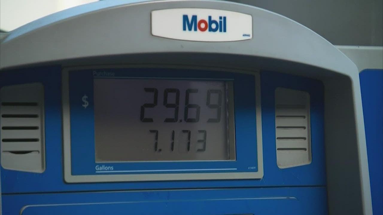 U.S. lawmakers considering banning Russian oil as conflict with Ukraine continues