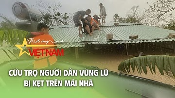 Cứu trợ người dân vùng lũ bị kẹt trên mái nhà | VTV Times