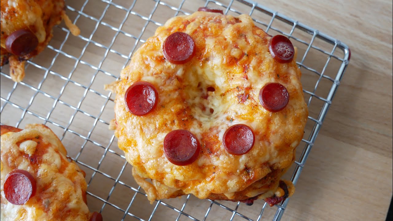 Pizza Bagels mit Salami (Rezept) || Baking Pizza Bagels (Recipe) || [ENG SUBS]