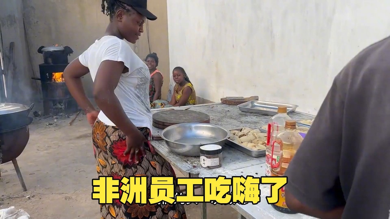 中国美食大肉龙配上三个茶叶蛋，非洲员工吃嗨了，纷纷要带回家跟家人品尝