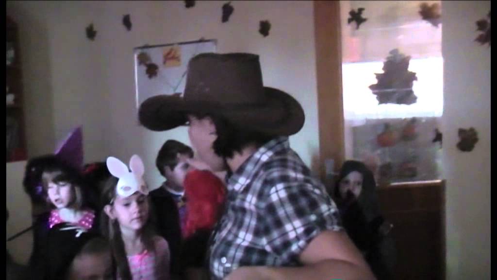 Serbare Halloween 2012 - Gradinita Kids Paradise.mpg