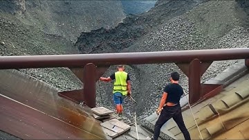 Barge unloading 3300 tons of large ore - Part 4- Vlog of work on the barge, smooth flow of ore