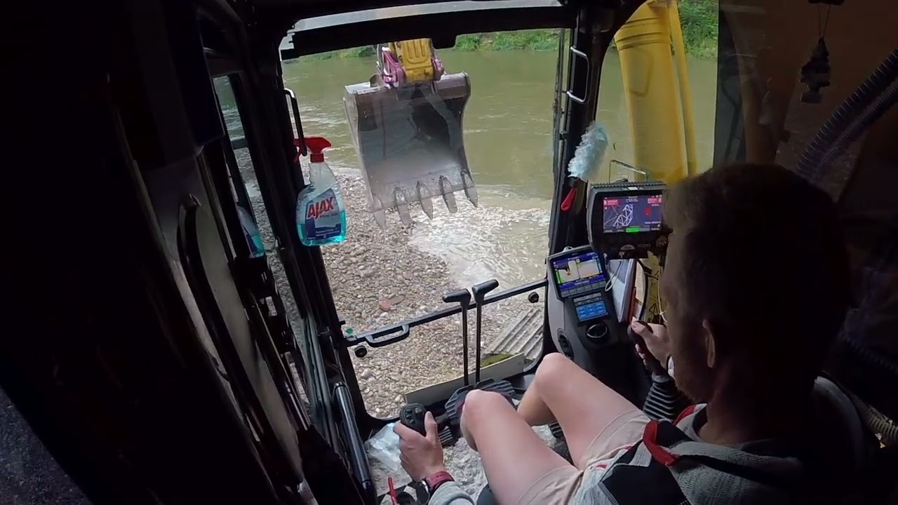 EXCUVATOR/WASSERBAU/KOMATSU PC240/LKW LADEN/GPS LEICA/GLS BAU/YBBS/CAB VIEW